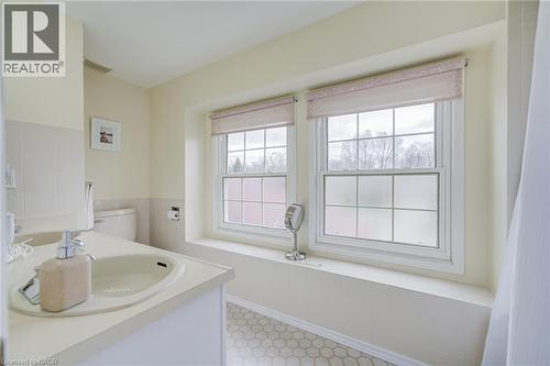 207 Stoke Drive, Kitchener, ON - Indoor Photo Showing Bathroom