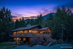 8076 McIntosh Loop Road  Radium Hot Springs, BC V0A 1M0