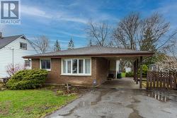 18 GLENDALE ROAD Belleville (Belleville Ward), ON K8P 4H5