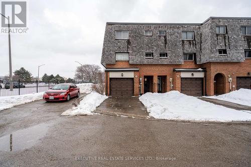 25 BRIAR PATH N  Brampton, ON L6T 2A2