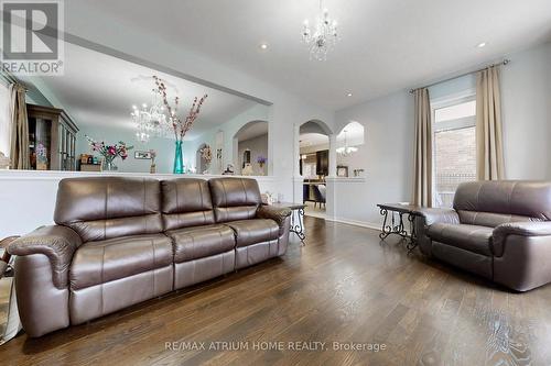 5430 Oscar Peterson Boulevard, Mississauga, ON - Indoor Photo Showing Living Room