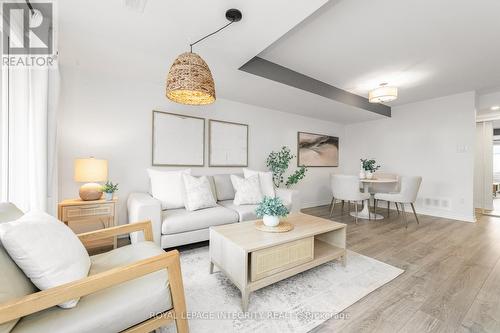 138 - 541 Takamose Private, Ottawa, ON - Indoor Photo Showing Living Room