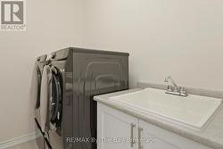 Extra Large Washer & Dryer with Pedestals - 