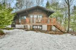 1555 Rue du Sommet-Vert  Val-David, QC J0T 2N0