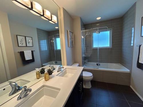 Primary bedroom - 4 pce ensuite bathroom - 115 Bellflower Road, Winnipeg, MB - Indoor Photo Showing Bathroom