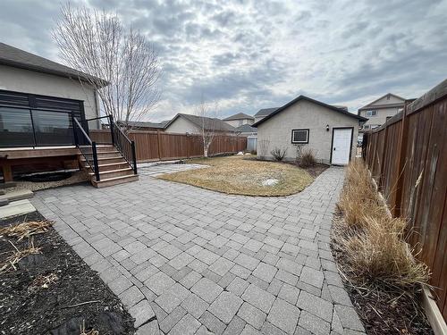 Professionally landscaped - 115 Bellflower Road, Winnipeg, MB - Outdoor