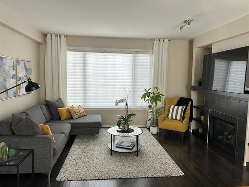 Great room - 115 Bellflower Road, Winnipeg, MB - Indoor Photo Showing Living Room