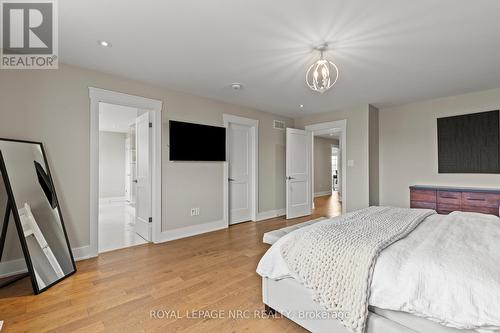 271 Memorial Park Drive, Welland (Lincoln/Crowland), ON - Indoor Photo Showing Bedroom