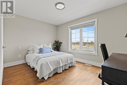 271 Memorial Park Drive, Welland (Lincoln/Crowland), ON - Indoor Photo Showing Bedroom