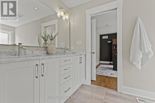 271 Memorial Park Drive, Welland (Lincoln/Crowland), ON - Indoor Photo Showing Bathroom