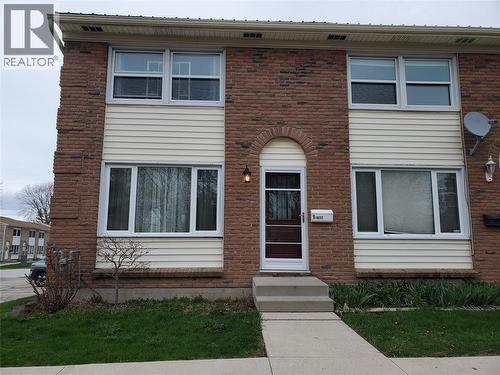 877 CARLETON PLACE  Sarnia, ON N7T 3V8