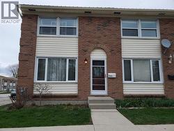 877 CARLETON PLACE Sarnia, ON N7T 3V8