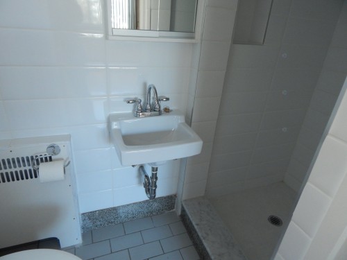 Bathroom - 3051 Av. De Brighton, Montréal (Côte-Des-Neiges/Notre-Dame-De-Grâce), QC - Indoor Photo Showing Bathroom