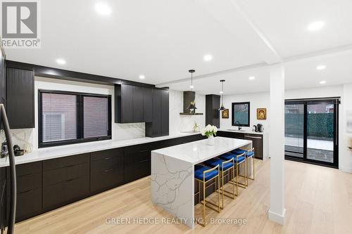 33 Dagwell Crescent, Ajax, ON - Indoor Photo Showing Kitchen With Upgraded Kitchen