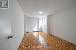 914 - 5 GLAMORGAN AVENUE Toronto, ON M1P 4P1