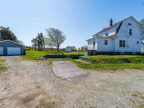 8882 Highway 1, Meteghan River, NS 