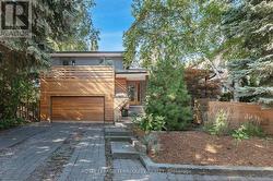 6 EARLINGTON AVENUE Toronto, ON M8X 2N5