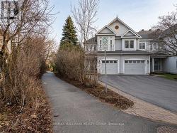 95 HEMLO CRESCENT  Ottawa, ON K2T 1E1