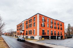 A-460 Rue St-Charles O.  Longueuil (Le Vieux-Longueuil), QC J4H 1G4