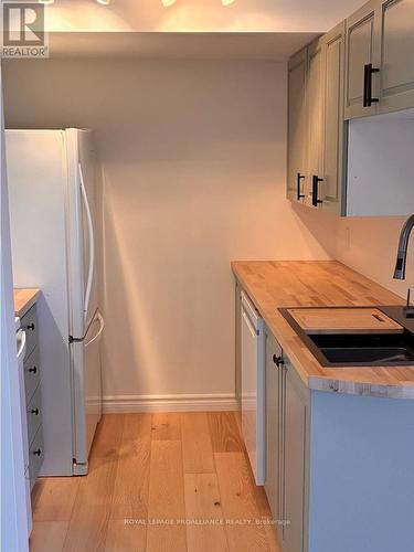 303 - 172 Main Street, Prince Edward County (Picton Ward), ON - Indoor Photo Showing Kitchen