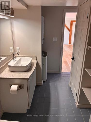 303 - 172 Main Street, Prince Edward County (Picton Ward), ON - Indoor Photo Showing Bathroom