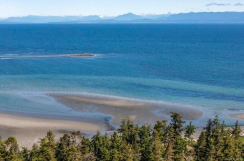 321 Wireless Rd, Comox, BC 