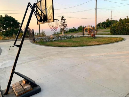 321 Wireless Rd, Comox, BC 