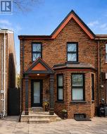 38 HENDERSON AVENUE Toronto, ON M6J 2B8