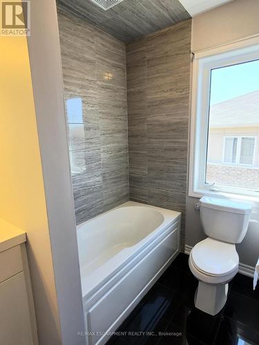 124 Daylily Lane, Kitchener, ON - Indoor Photo Showing Bathroom