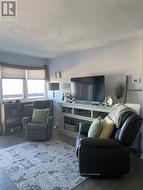 spacious yet cozy livingroom - 