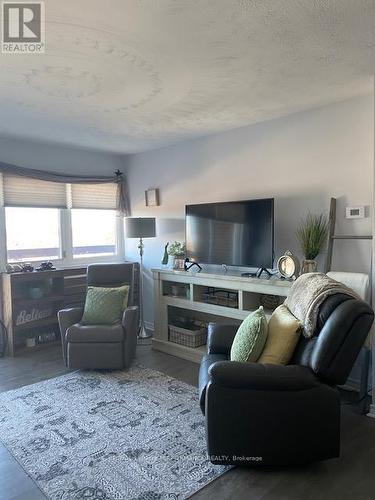 804 - 308 Second Street E, Cornwall, ON - Indoor Photo Showing Living Room