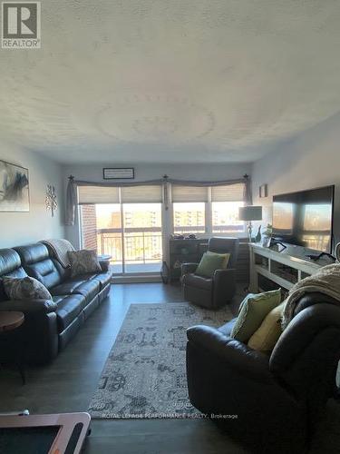 804 - 308 Second Street E, Cornwall, ON - Indoor Photo Showing Living Room
