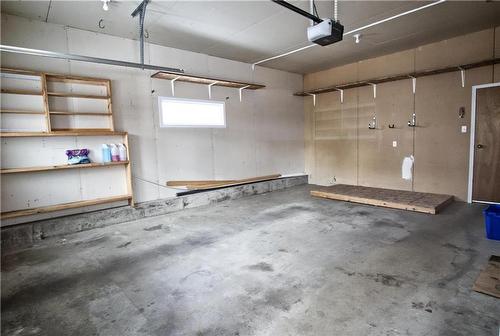 527 Duncan Crescent, Swan River, MB - Indoor Photo Showing Garage
