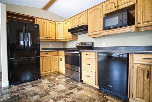 527 Duncan Crescent, Swan River, MB - Indoor Photo Showing Kitchen