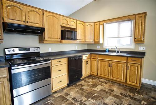 527 Duncan Crescent, Swan River, MB - Indoor Photo Showing Kitchen