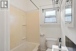 Main Unit Bathroom - 