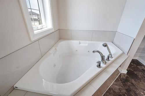 35 Bramblewood Crt, Winnipeg, MB 