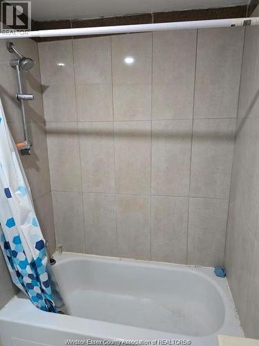 3242 Baby Street, Windsor, ON - Indoor Photo Showing Bathroom