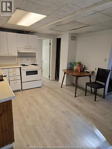 3242 Baby Street, Windsor, ON - Indoor Photo Showing Kitchen