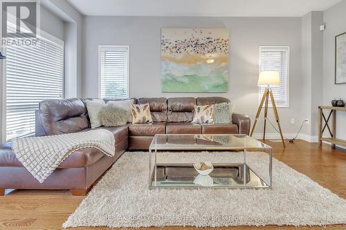 3260 Respond Road, Mississauga, ON - Indoor Photo Showing Living Room