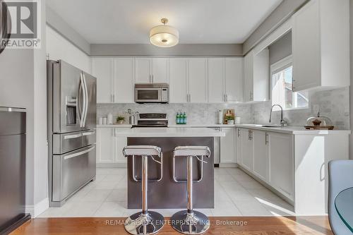 3260 Respond Road, Mississauga, ON - Indoor Photo Showing Kitchen With Upgraded Kitchen