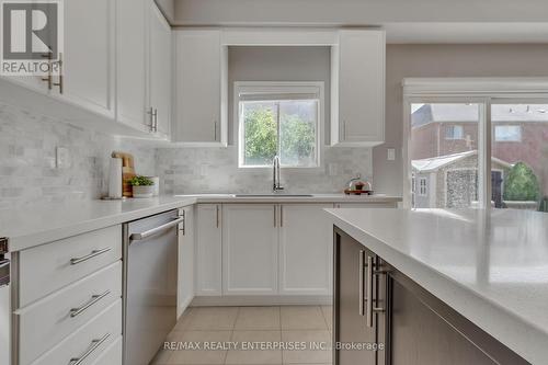 3260 Respond Road, Mississauga, ON - Indoor Photo Showing Kitchen With Upgraded Kitchen
