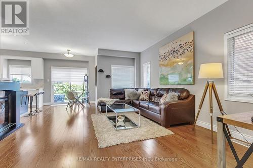 3260 Respond Road, Mississauga, ON - Indoor Photo Showing Living Room