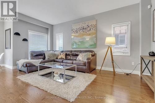3260 Respond Road, Mississauga, ON - Indoor Photo Showing Living Room