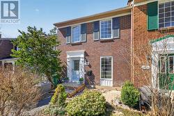 285 MONTEREY DRIVE  Ottawa, ON K2H 7B1