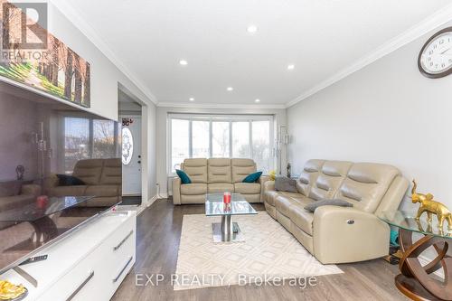 3270 Klaiman Drive, Mississauga, ON - Indoor Photo Showing Living Room