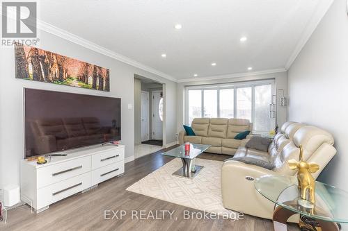 3270 Klaiman Drive, Mississauga, ON - Indoor Photo Showing Living Room