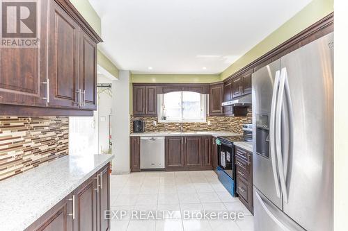 3270 Klaiman Drive, Mississauga, ON - Indoor Photo Showing Kitchen With Upgraded Kitchen