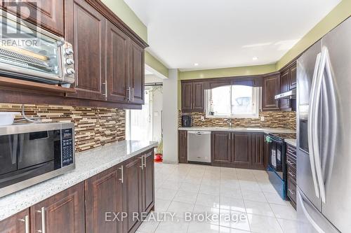 3270 Klaiman Drive, Mississauga, ON - Indoor Photo Showing Kitchen With Upgraded Kitchen