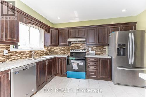 3270 Klaiman Drive, Mississauga, ON - Indoor Photo Showing Kitchen With Double Sink